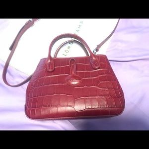 Longchamp，Crocodile-Embossed Crossbody Bag